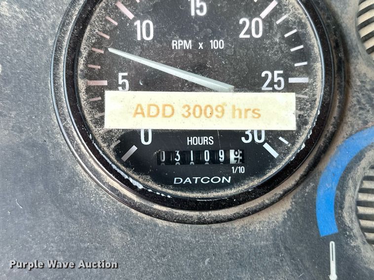 image for item NF9226 1999 John Deere 310E  backhoe