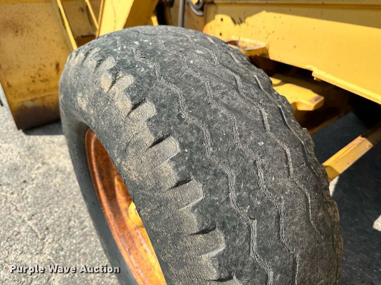 image for item NF9226 1999 John Deere 310E  backhoe