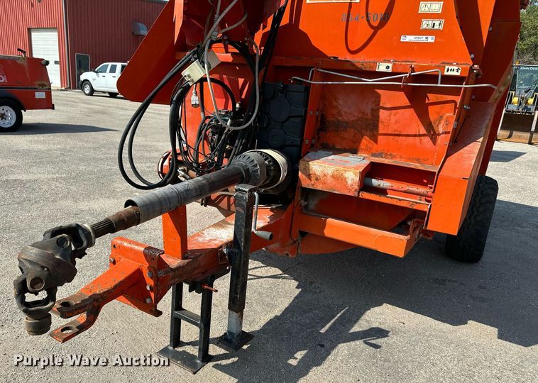 image for item NF9227 2008 Teagle Tomahawk 8080  bale processor