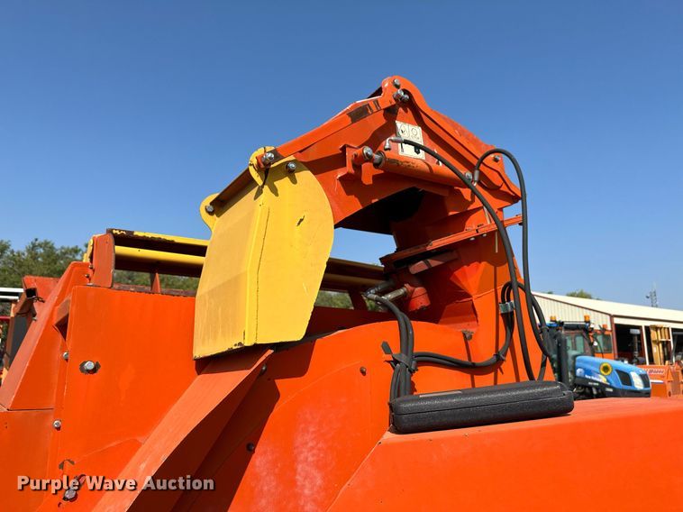 image for item NF9227 2008 Teagle Tomahawk 8080  bale processor