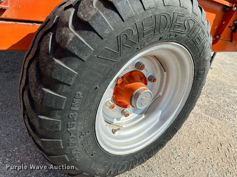 image for item NF9227 2008 Teagle Tomahawk 8080  bale processor