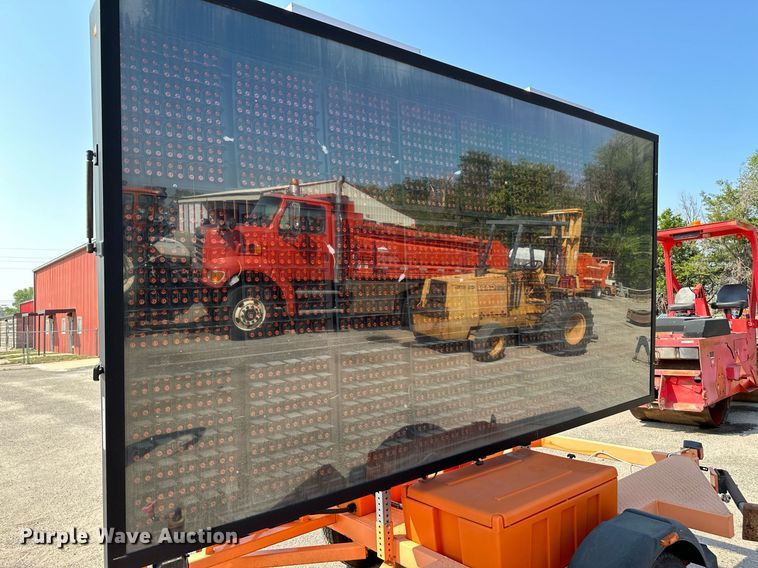 image for item NF9228 2011 Ver-Mac PCMS1210  message board trailer