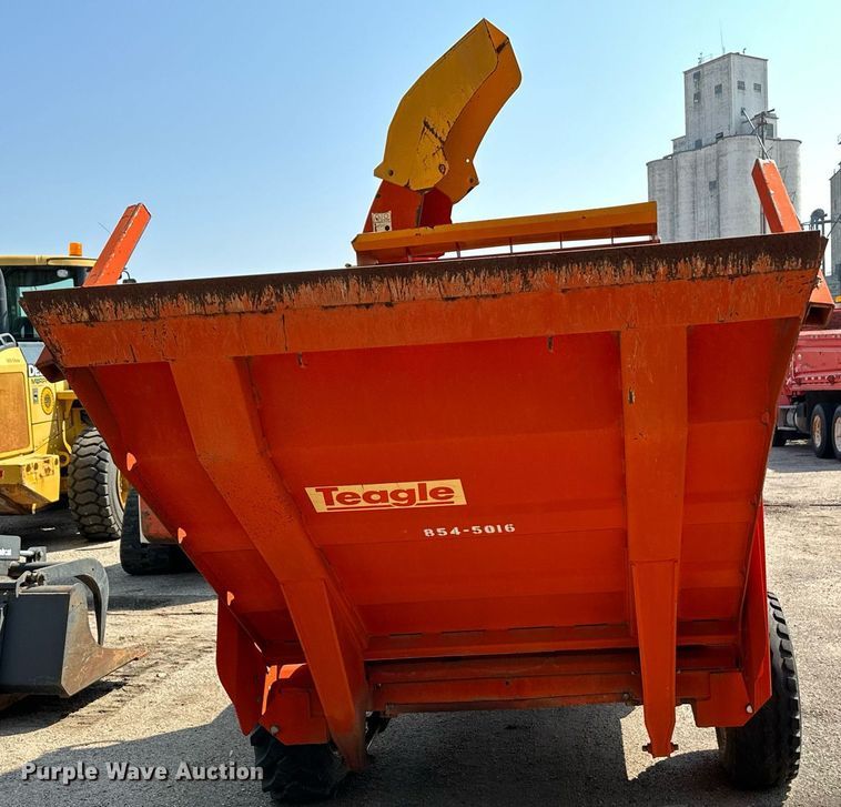 image for item NF9230 2006 Teagle Tomahawk 8080  bale processor