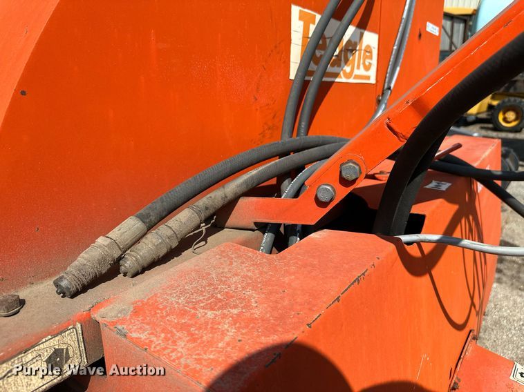 image for item NF9230 2006 Teagle Tomahawk 8080  bale processor