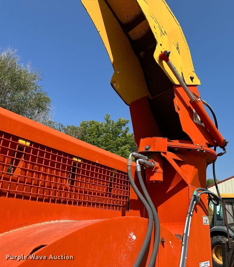 image for item NF9230 2006 Teagle Tomahawk 8080  bale processor