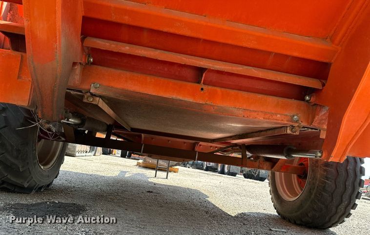 image for item NF9230 2006 Teagle Tomahawk 8080  bale processor