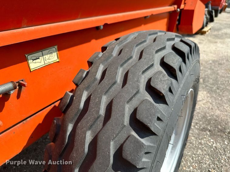 image for item NF9230 2006 Teagle Tomahawk 8080  bale processor