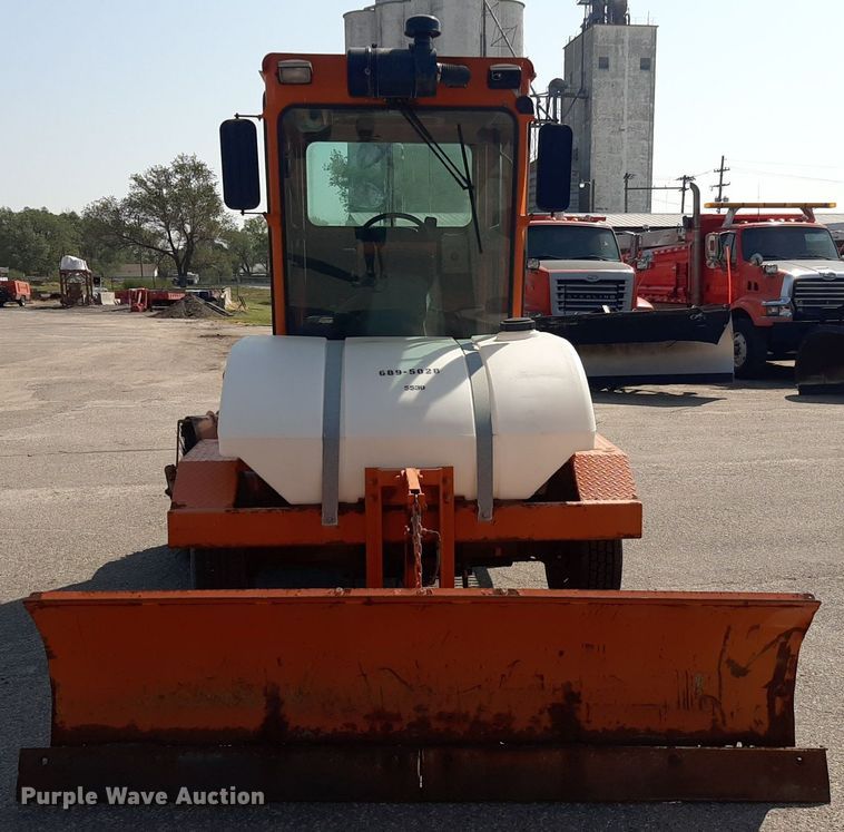 image for item NF9234 2008 Broce RJ350  broom