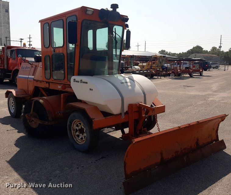 image for item NF9234 2008 Broce RJ350  broom