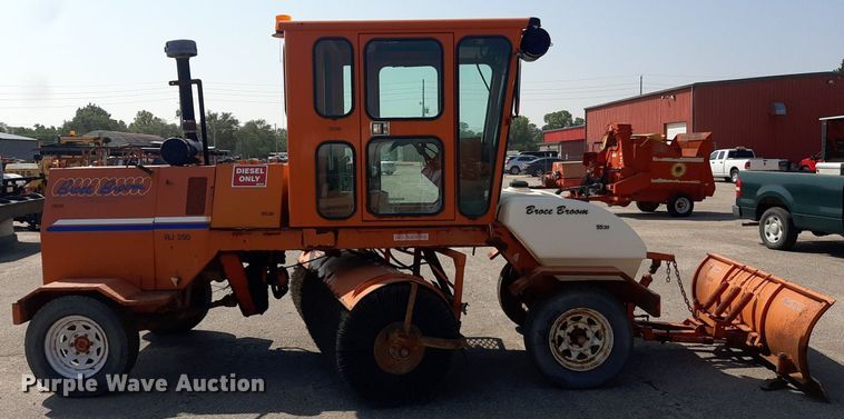 image for item NF9234 2008 Broce RJ350  broom