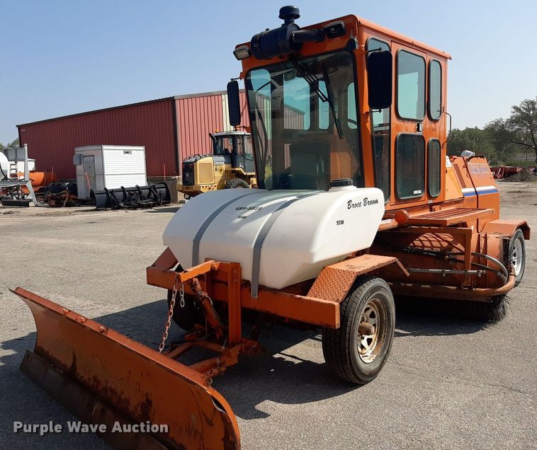 image for item NF9234 2008 Broce RJ350  broom