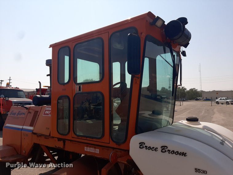 image for item NF9234 2008 Broce RJ350  broom