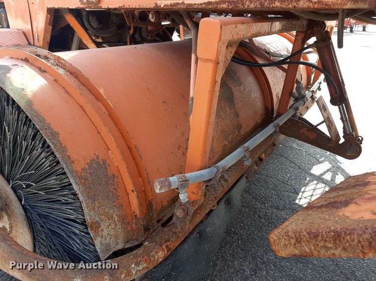 image for item NF9234 2008 Broce RJ350  broom