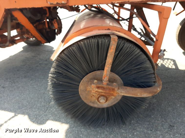 image for item NF9234 2008 Broce RJ350  broom