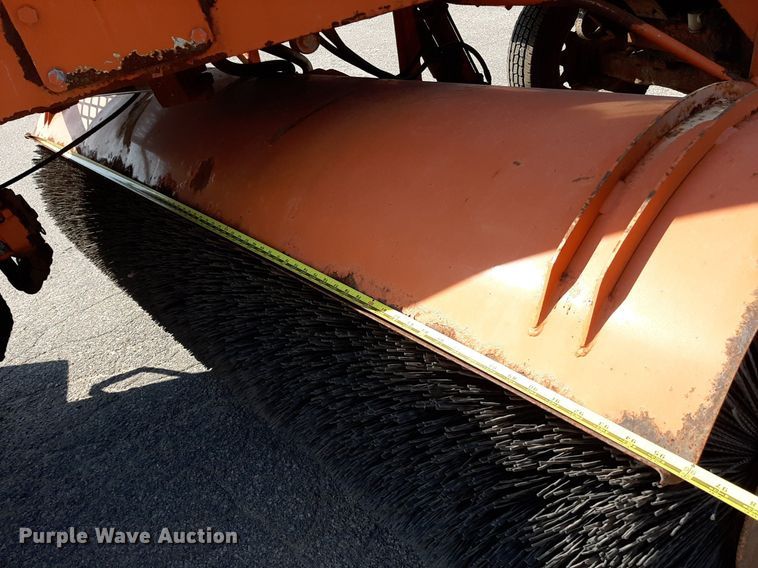 image for item NF9234 2008 Broce RJ350  broom