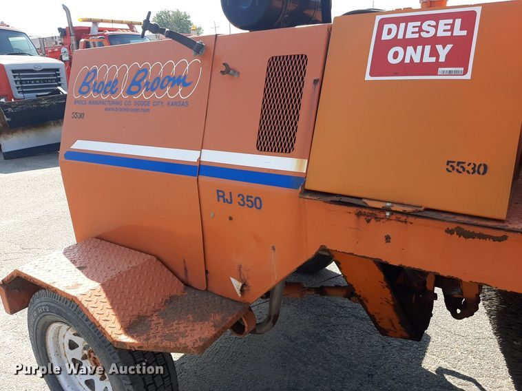 image for item NF9234 2008 Broce RJ350  broom