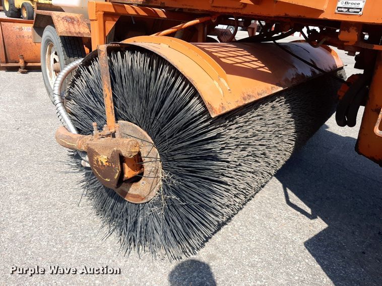 image for item NF9234 2008 Broce RJ350  broom