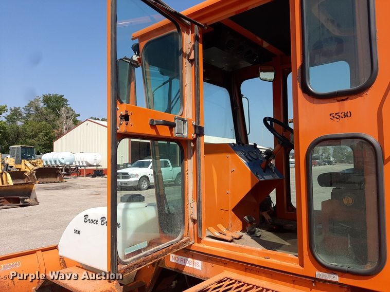 image for item NF9234 2008 Broce RJ350  broom