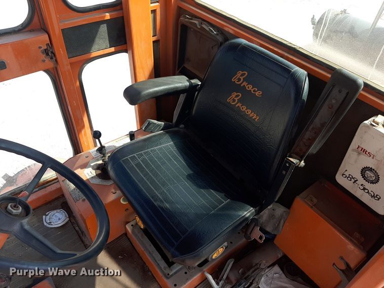 image for item NF9234 2008 Broce RJ350  broom