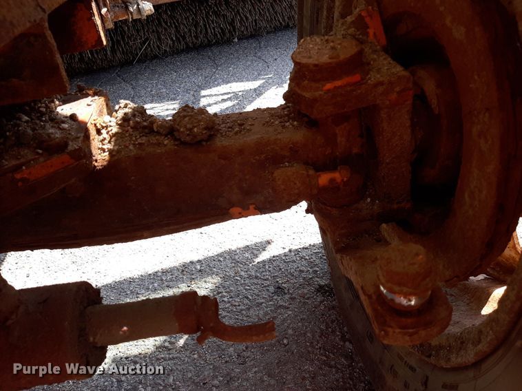 image for item NF9234 2008 Broce RJ350  broom