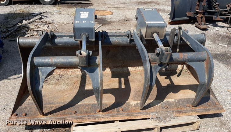 image for item NF9239 Bobcat  72"W skid steer grapple bucket