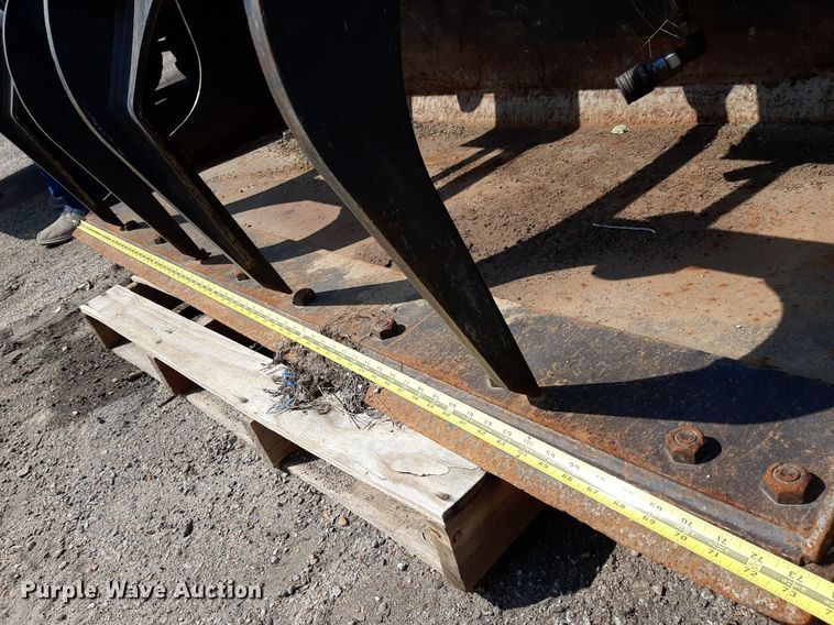 image for item NF9239 Bobcat  72"W skid steer grapple bucket