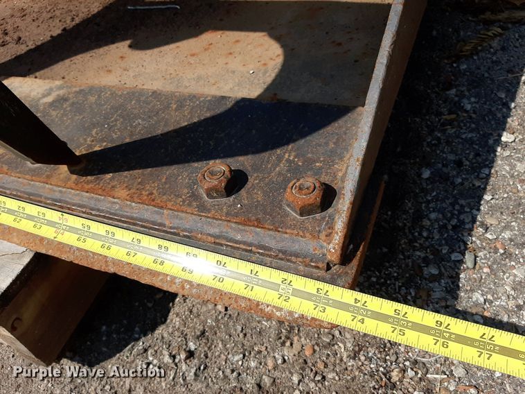 image for item NF9239 Bobcat  72"W skid steer grapple bucket