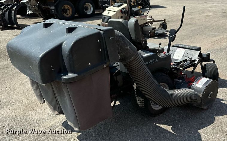 image for item NF9242 2003 Gravely 148Z  ZTR lawn mower