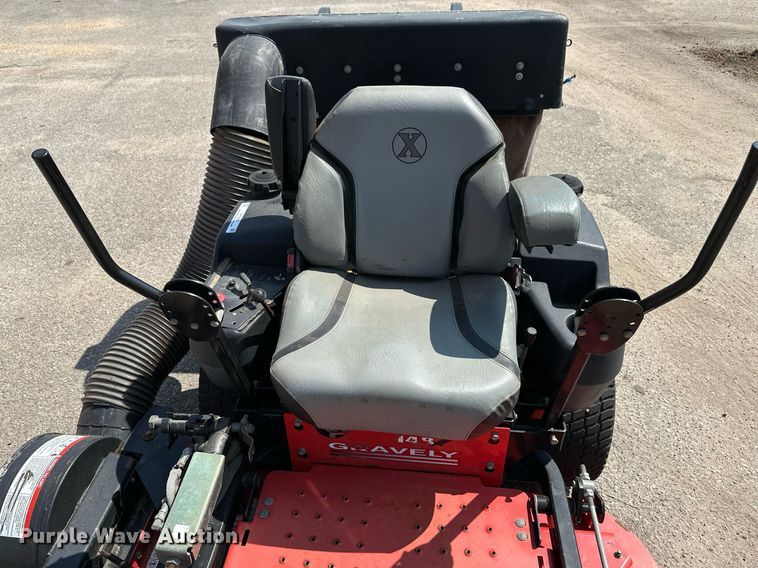 image for item NF9242 2003 Gravely 148Z  ZTR lawn mower