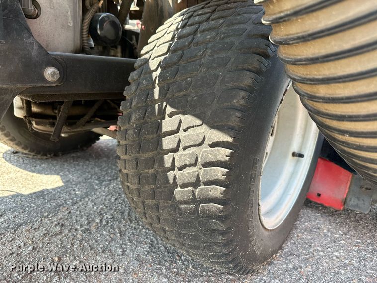 image for item NF9242 2003 Gravely 148Z  ZTR lawn mower