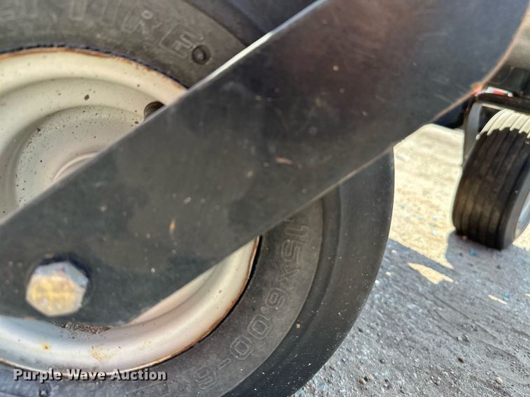 image for item NF9242 2003 Gravely 148Z  ZTR lawn mower