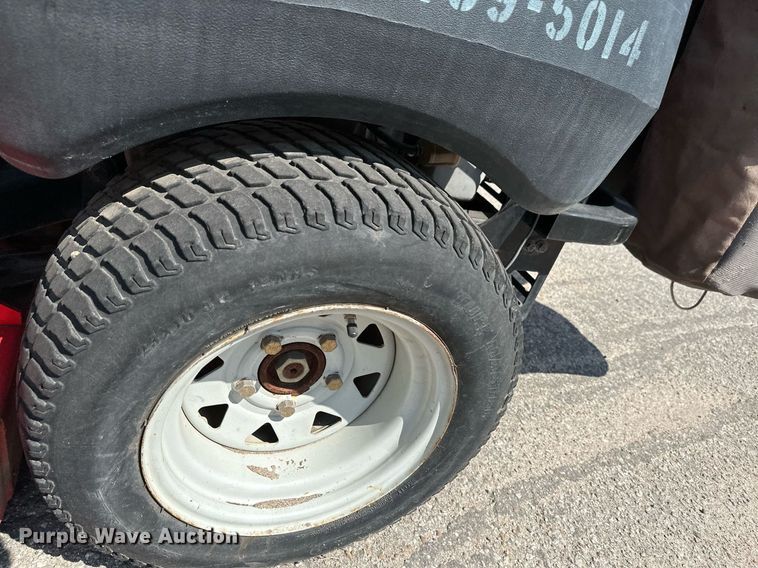 image for item NF9242 2003 Gravely 148Z  ZTR lawn mower