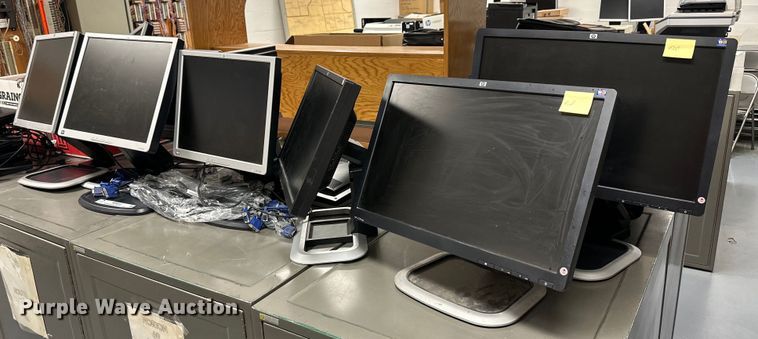 image for item NP9488 (10) HP monitors