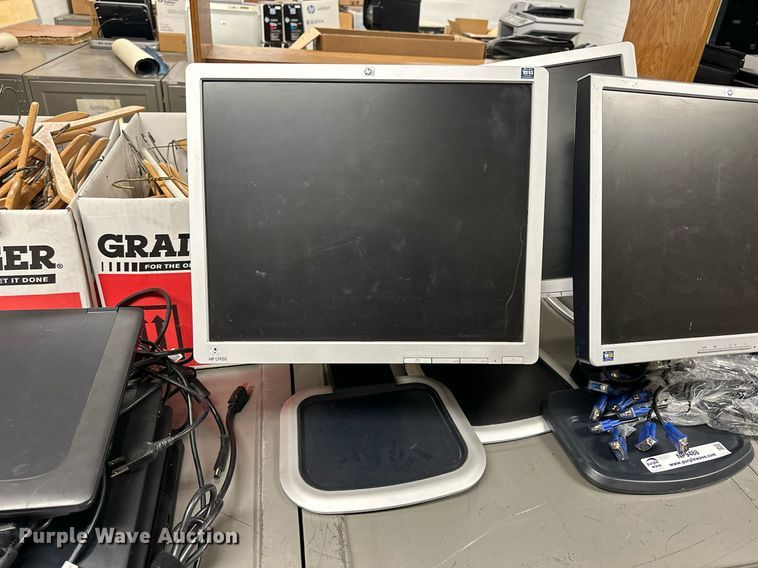 image for item NP9488 (10) HP monitors