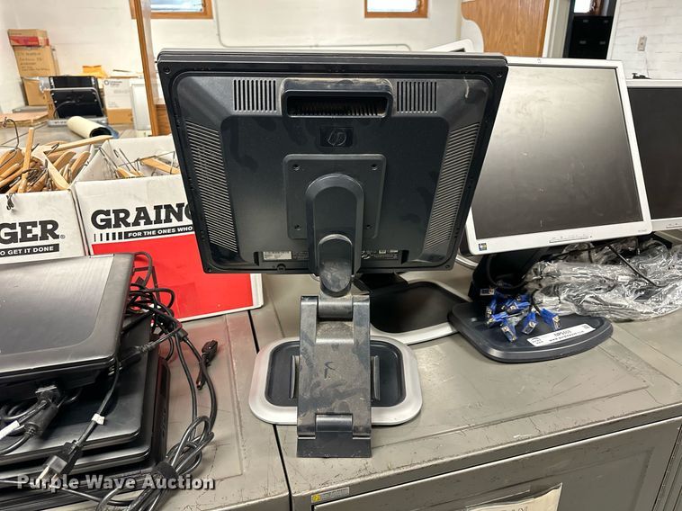 image for item NP9488 (10) HP monitors