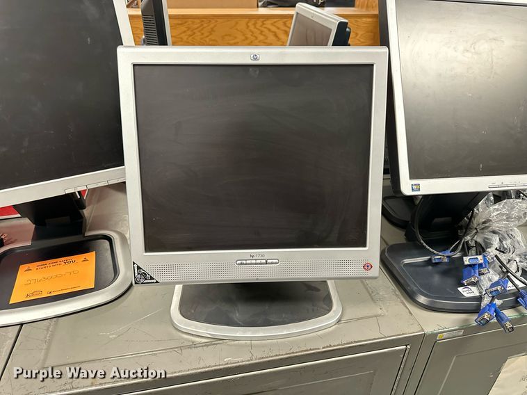 image for item NP9488 (10) HP monitors