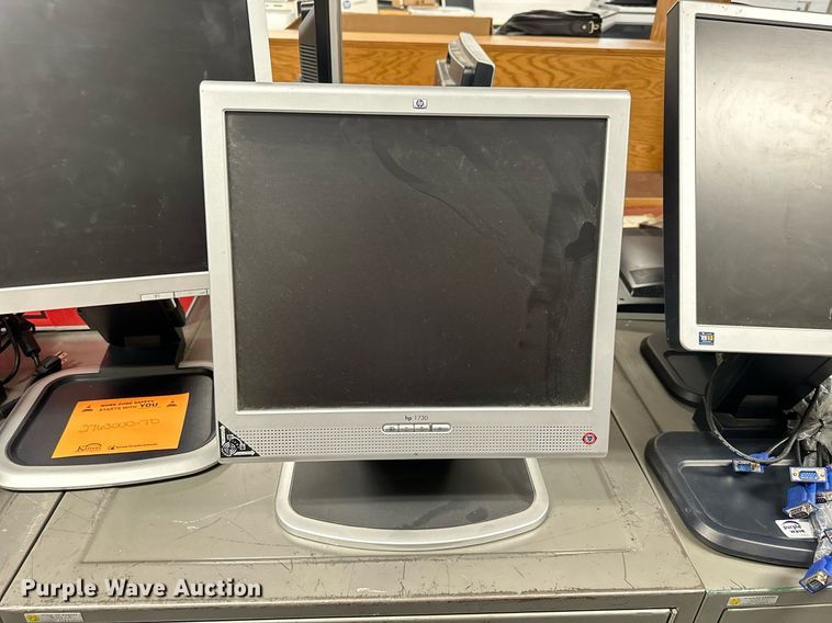 image for item NP9488 (10) HP monitors