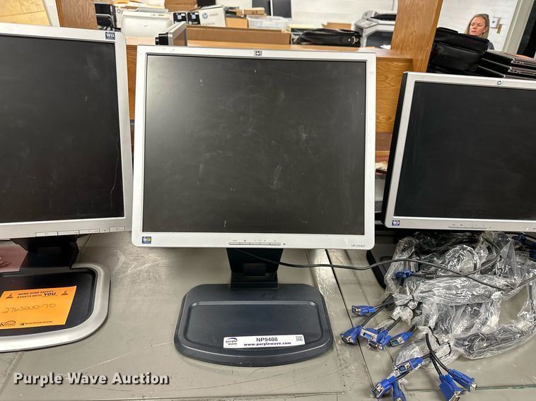 image for item NP9488 (10) HP monitors