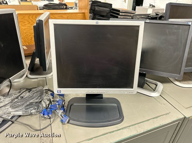 image for item NP9488 (10) HP monitors