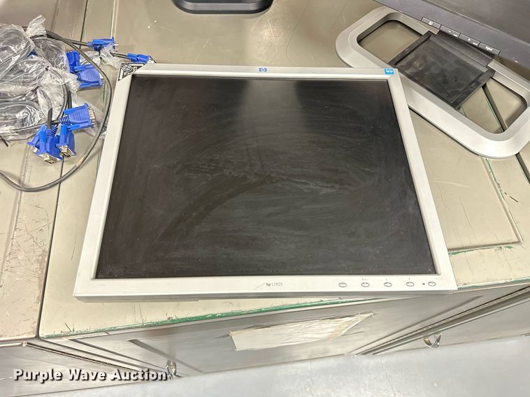 image for item NP9488 (10) HP monitors