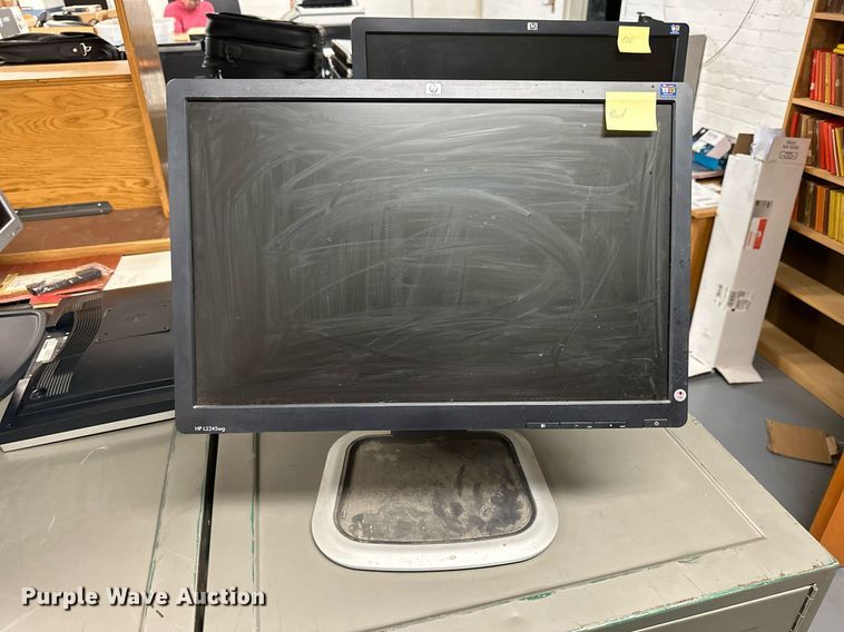 image for item NP9488 (10) HP monitors