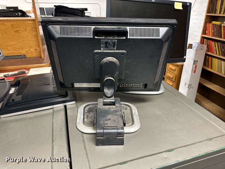 image for item NP9488 (10) HP monitors