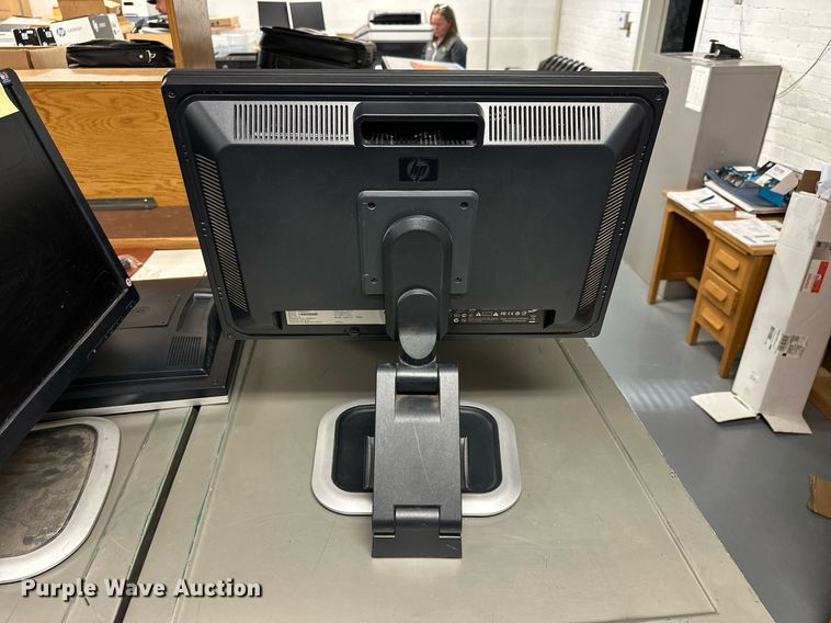 image for item NP9488 (10) HP monitors