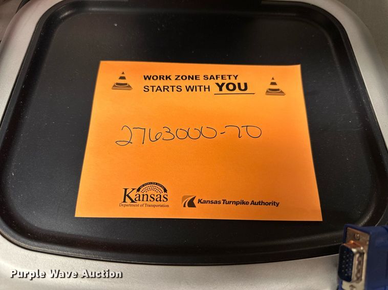 image for item NP9488 (10) HP monitors