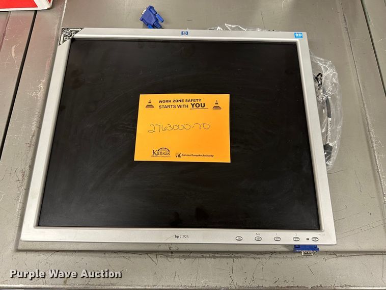 image for item NP9488 (10) HP monitors