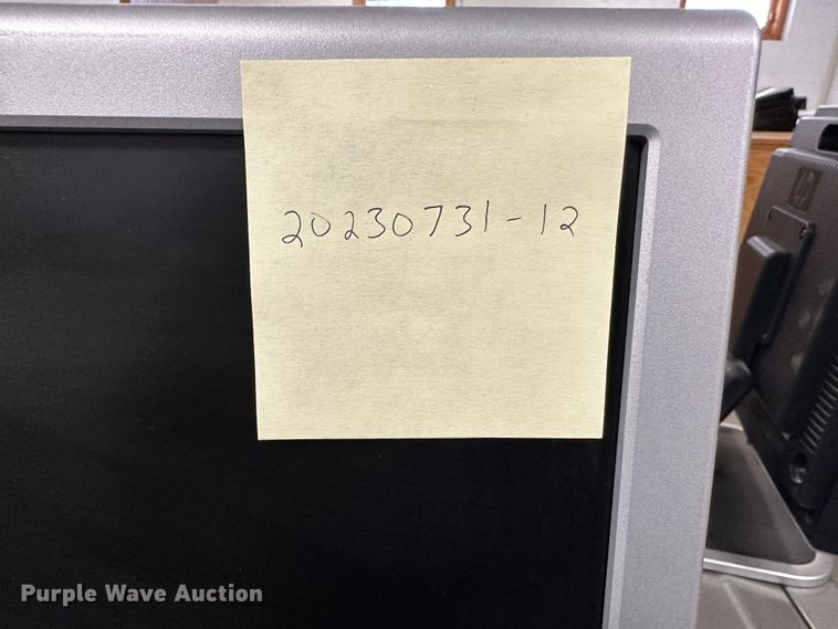 image for item NP9488 (10) HP monitors