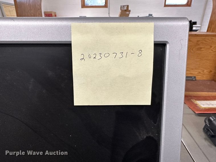 image for item NP9488 (10) HP monitors