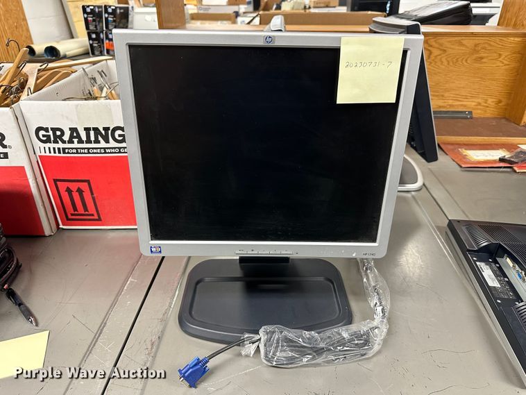 image for item NP9488 (10) HP monitors