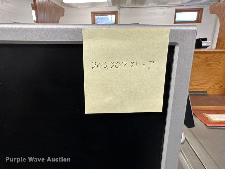 image for item NP9488 (10) HP monitors