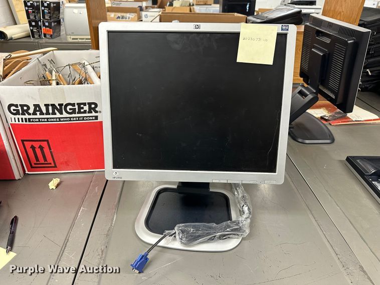 image for item NP9488 (10) HP monitors